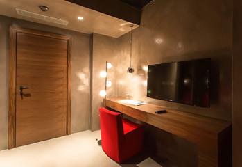 Гостиничный номер в Hotel Hemera - писменный стол, стул