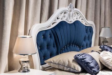 Фото изголовья (вид сбоку) кровати из массива дуба &laquo;Афина&raquo; на выставке Design Living Tendency Kyiv 2016